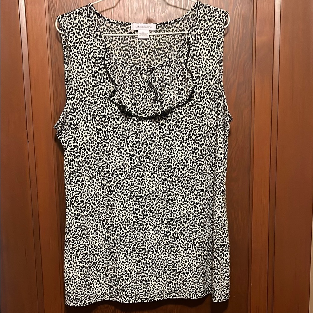 ☀️Liz Claiborne Black and White Ruffled Sleeveless Blouse
